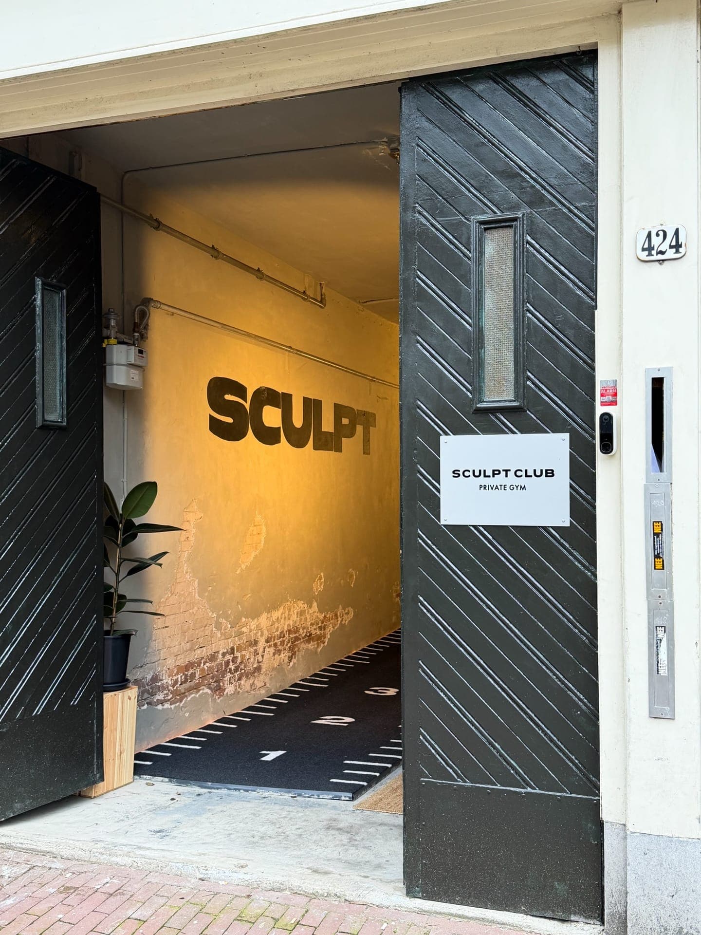 SculptClub Private Gym entrance at Egelantiersgracht 424 Amsterdam